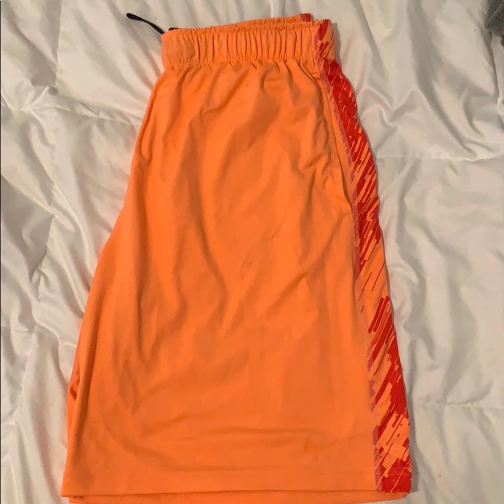 Men’s Nike athletic shorts L